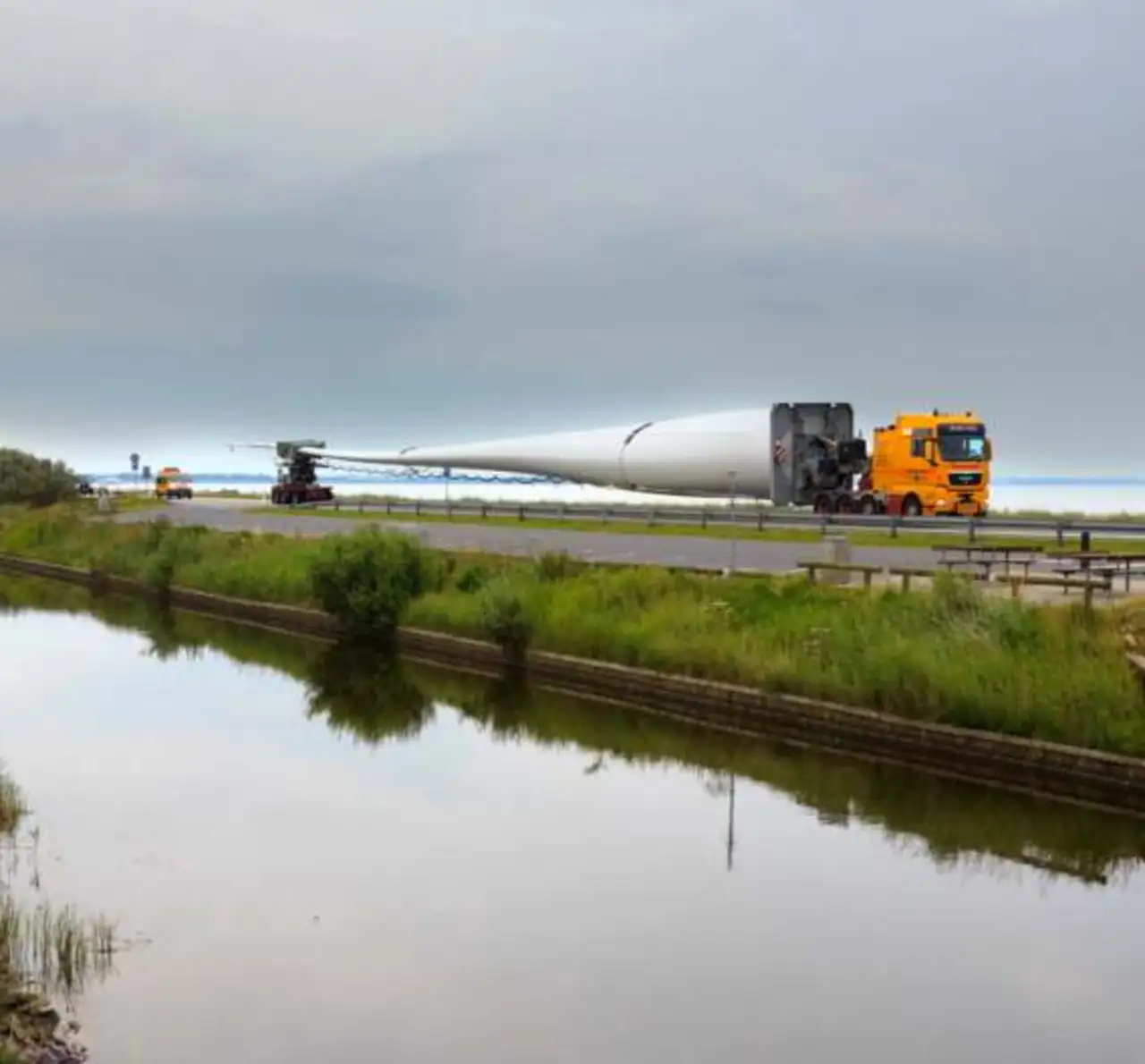Rotorblatt-Transport am Ziel - Bilder - Elektroniknet